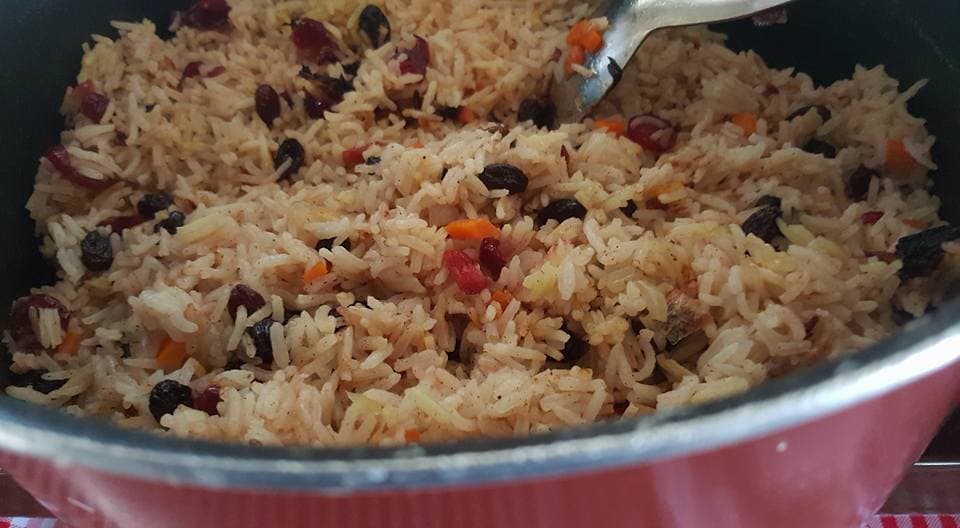 Polo Keshmesh — sweet-savoury Persian rice with golden raisins and carrots